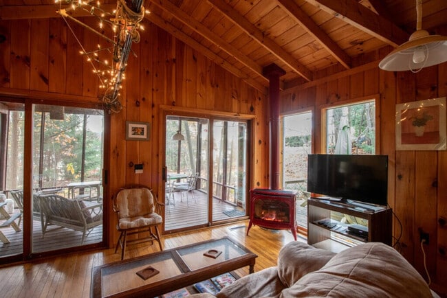 Building Photo - 4168 Lake Shore Dr