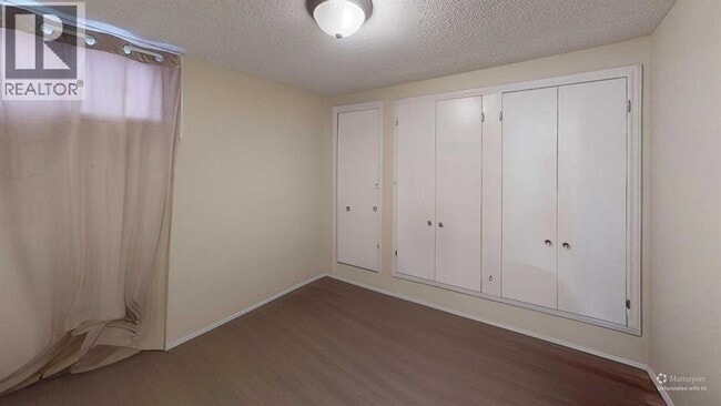 Building Photo - 1212-1217 7 Ave S