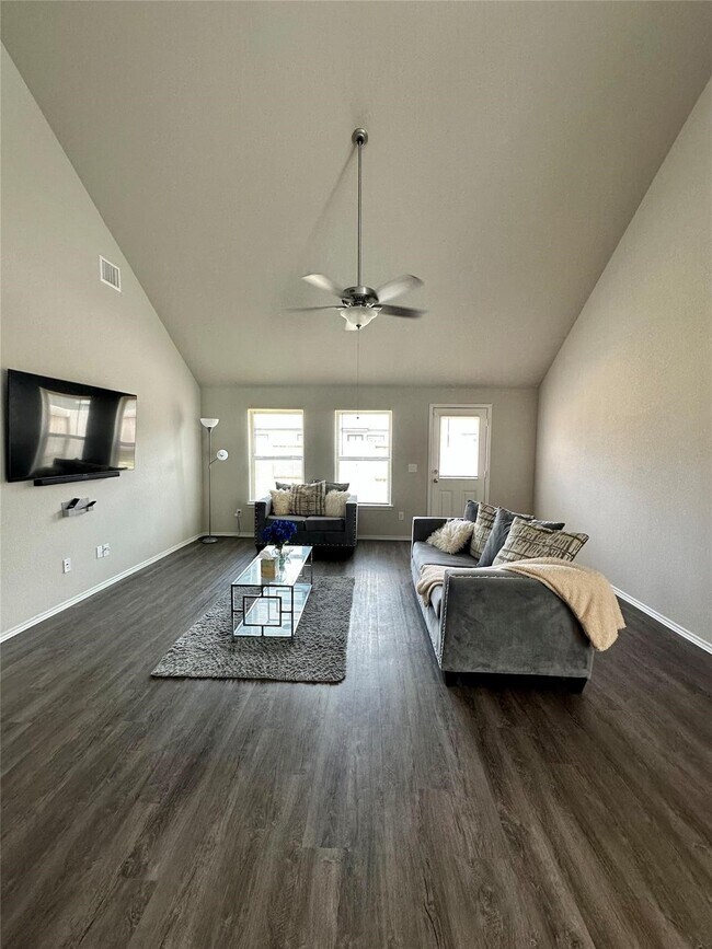 Foto del edificio - 4231 Tulip Oak Dr