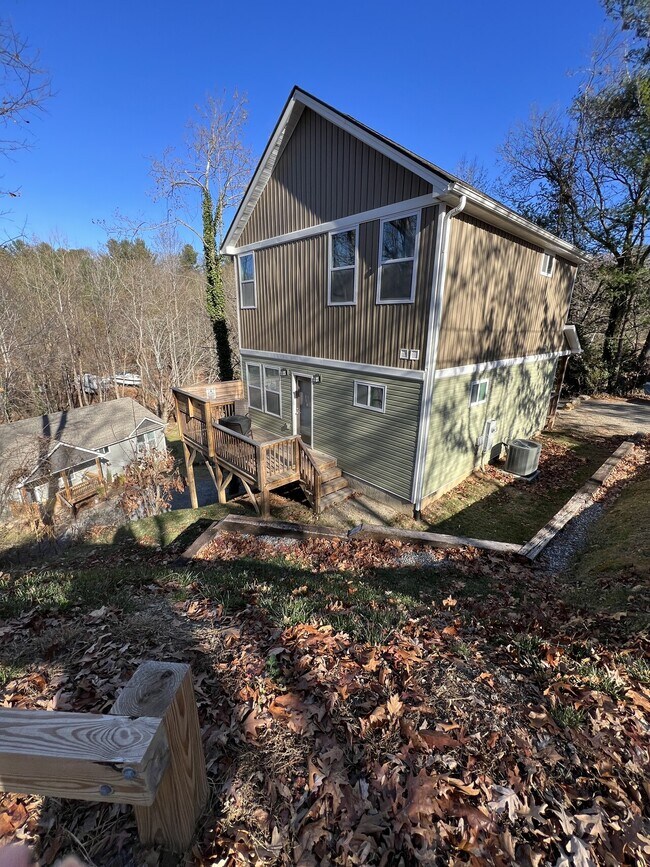 Building Photo - Woodland Oasis