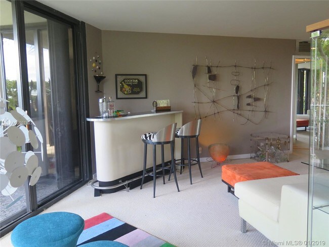 Building Photo - 2000 Towerside Terrace