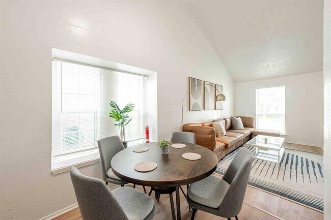 Foto del edificio - 13223 Ambrose St
