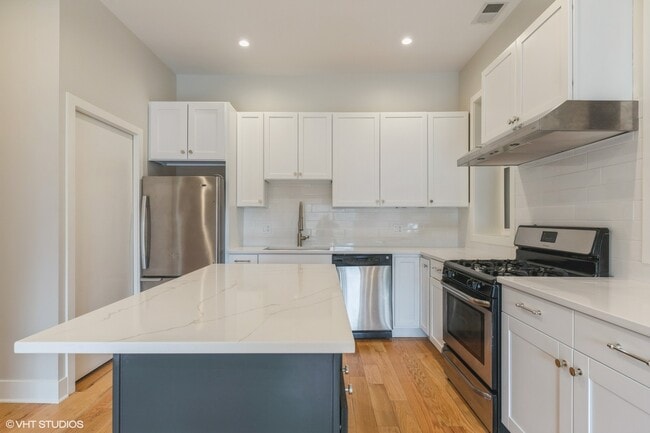 Building Photo - 2370 N Elston Ave