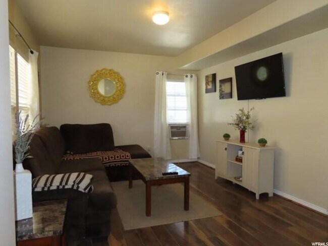 Foto del edificio - Cozy West Jordan Home with attached 2 car garage