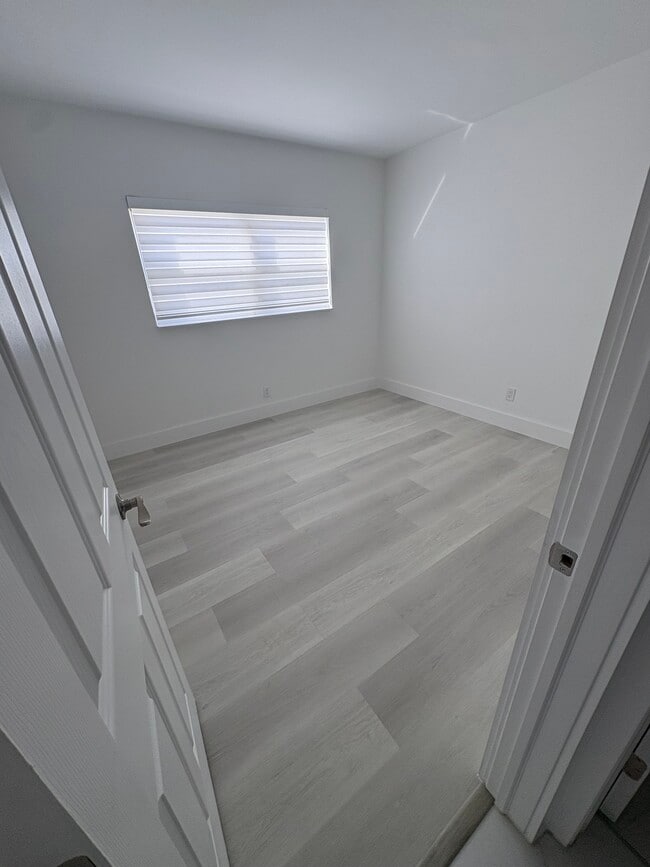 Foto del edificio - 5050 Bayview Dr