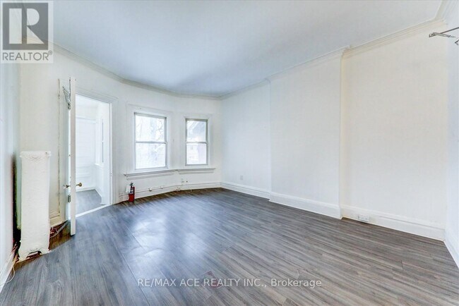 Photo du bâtiment - 173 Spadina Rd