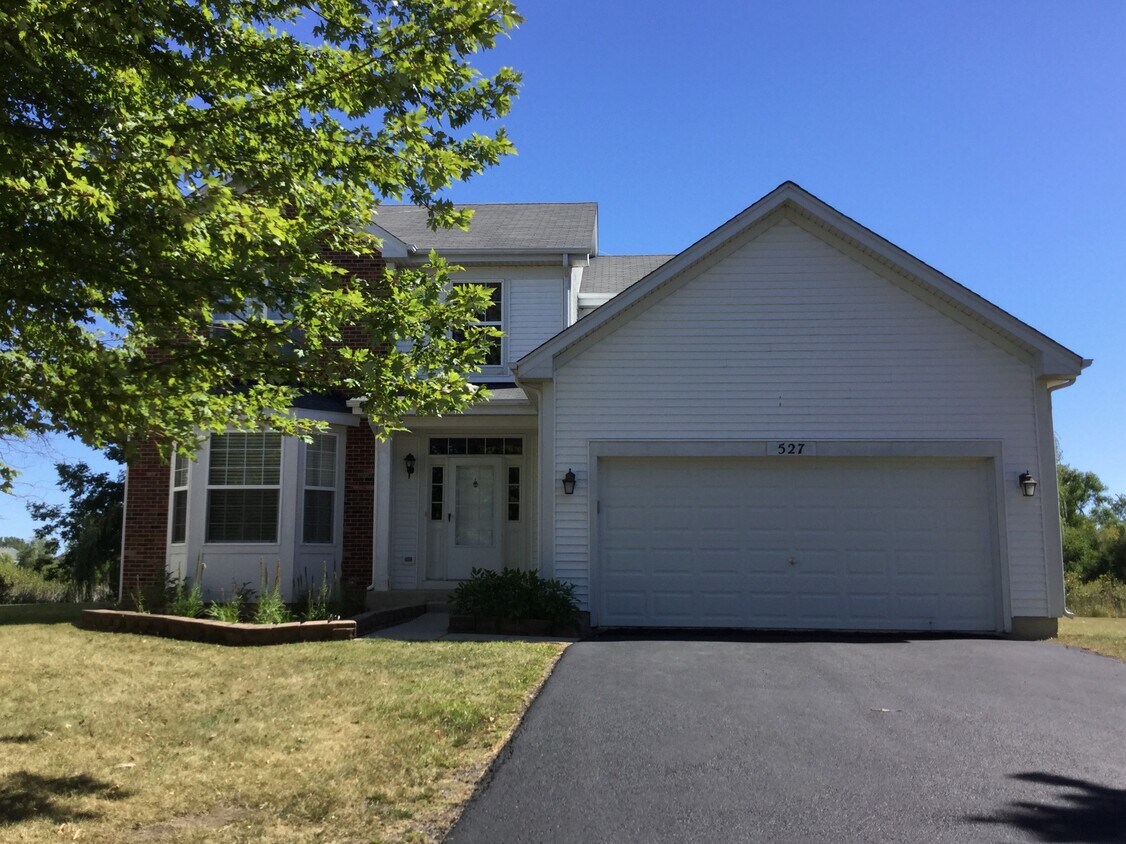 527 W Mara Lynn Court House Rental in Round Lake, IL