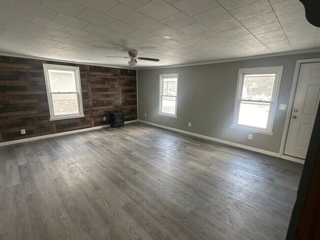 Foto del edificio - 7347 Waldman Ave