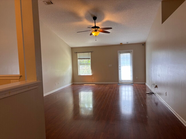 Building Photo - 134 Camellia Dr