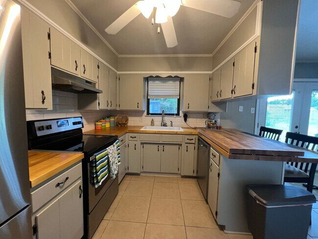 Foto del edificio - VERY CLEAN, WELL MAINTAINED HOME IN SOUTH ...