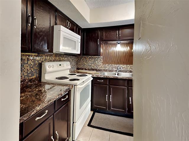 Foto del edificio - 9839 Walnut St