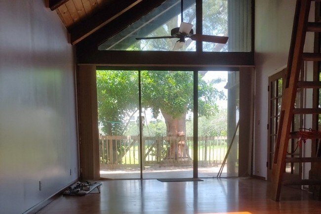 Sala de estar - 423 N University Dr