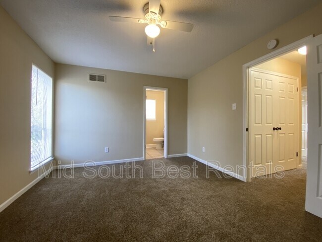 Foto del edificio - 5112 Corkwood Dr