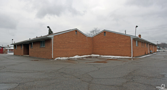 Building Photo - Warren Dequindre Apartments