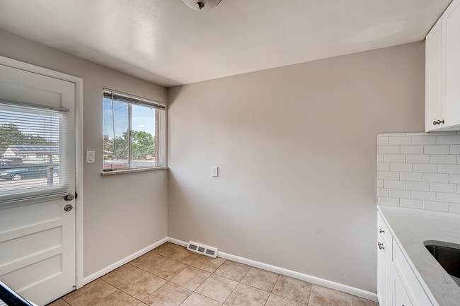 Building Photo - 3363 Sheridan Boulevard