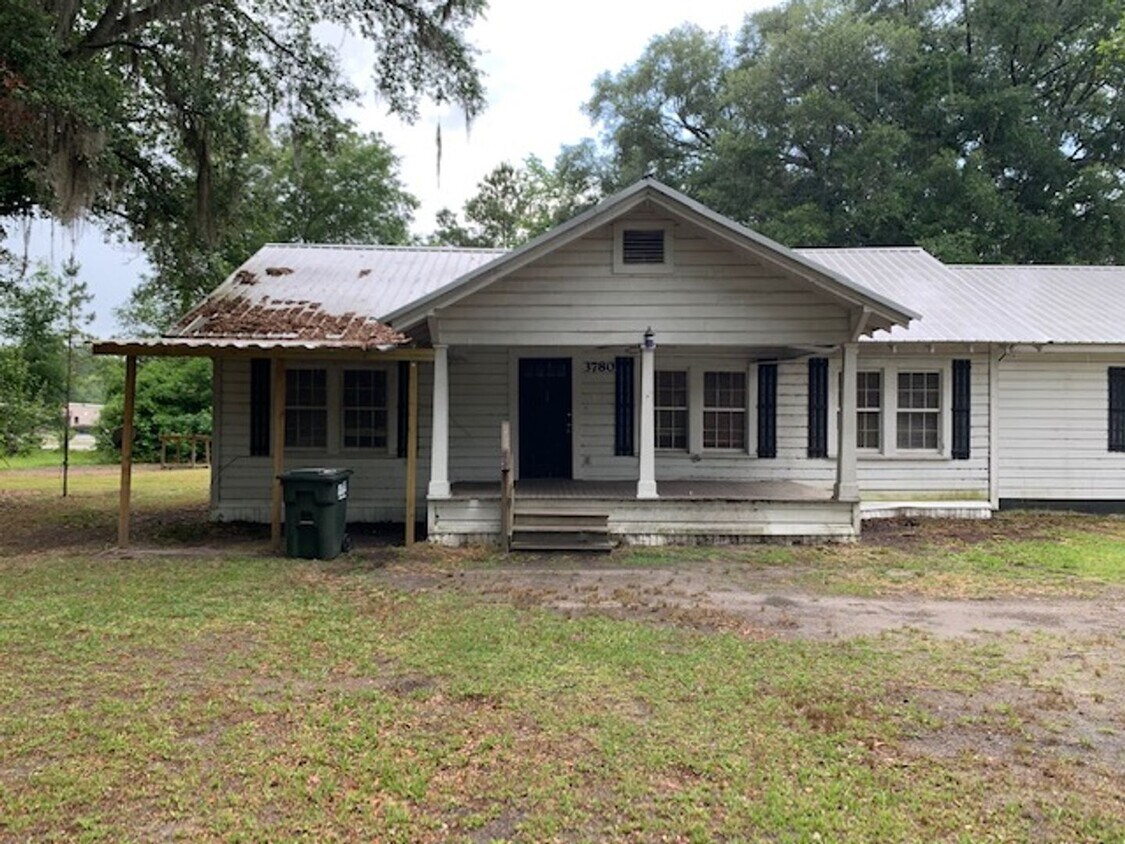 Foto principal - 3BD/1B Duplex in S. Lowndes County