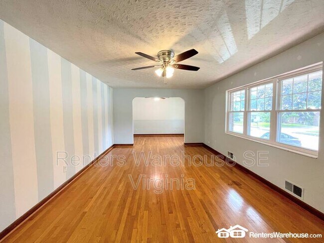 Foto del edificio - 5928 Whitney Blvd
