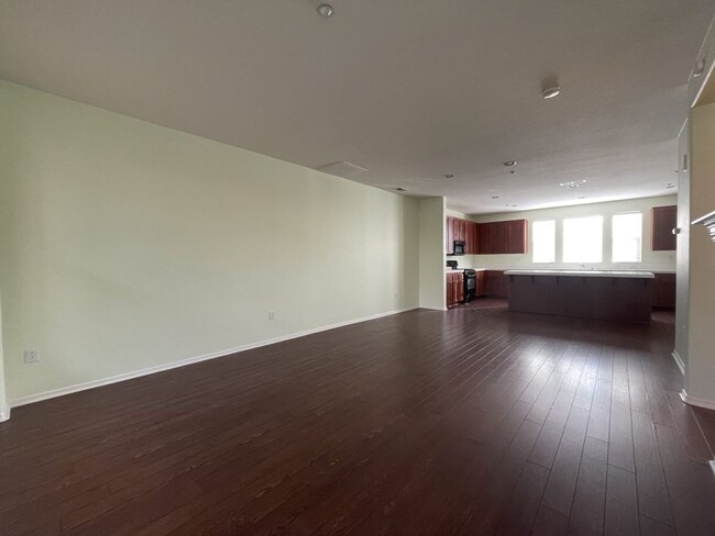 Foto del edificio - Great Deal for Spacious townhome in Otay R...