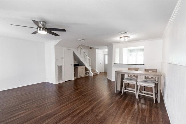 Building Photo - 17283 Saturn Ln