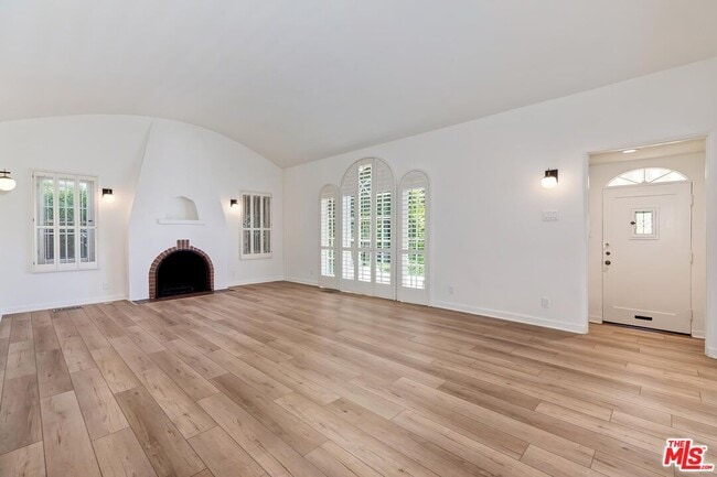 Building Photo - 119 N Almont Dr