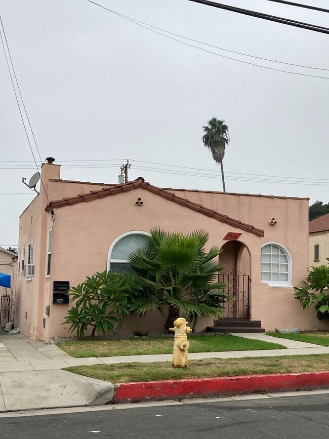 Building Photo - 1933 Junipero Ave