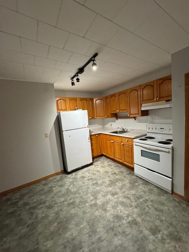 Building Photo - 131-131 Main St