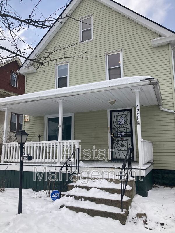 Foto del edificio - 4296 E 114th St