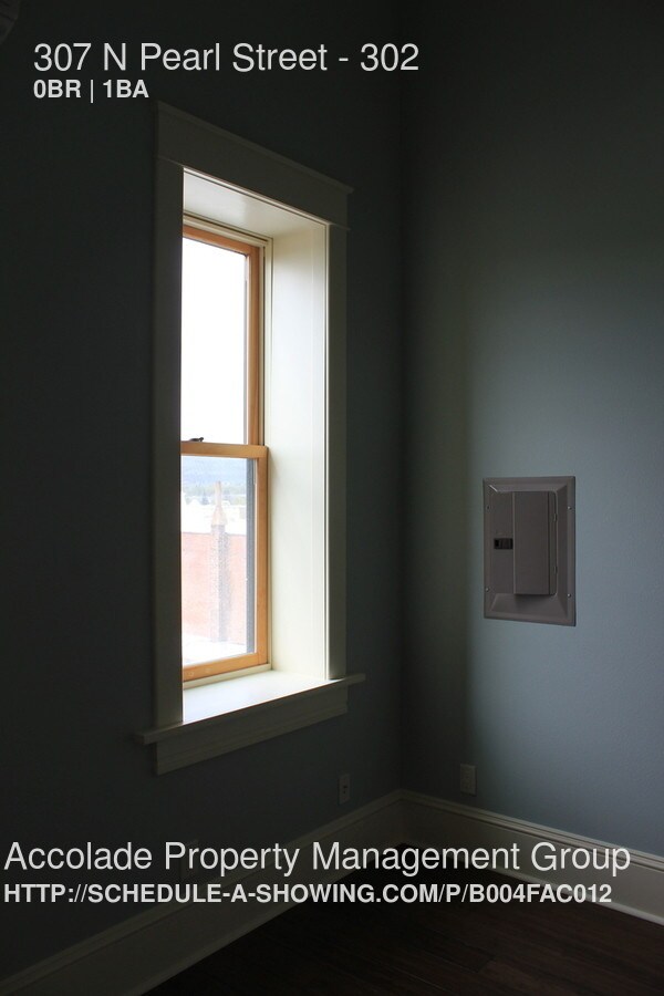 Building Photo - Luxury Downtown Living at the Kleinberg
