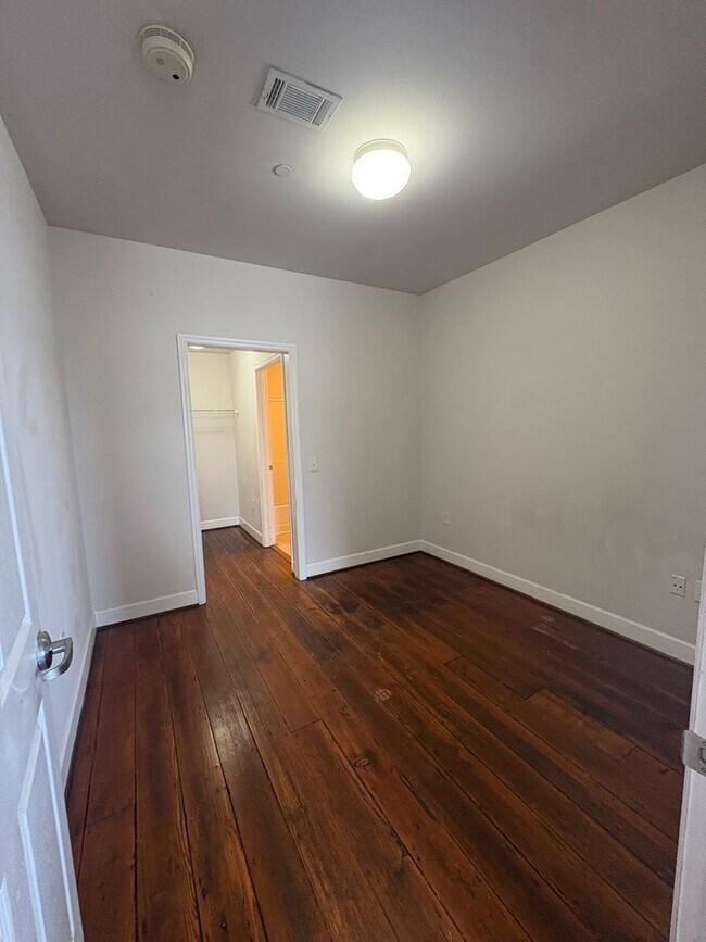 Building Photo - 460 Poplar St