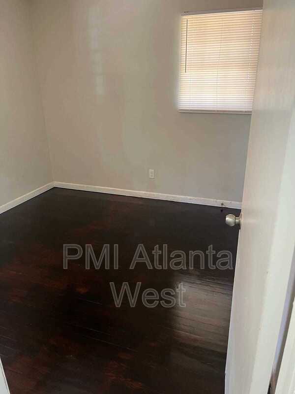 Foto del edificio - 6480 Raymond Dr