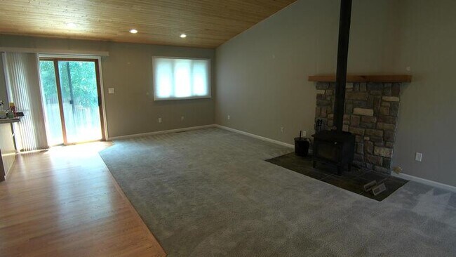Building Photo - 2718 Balmoral Ct