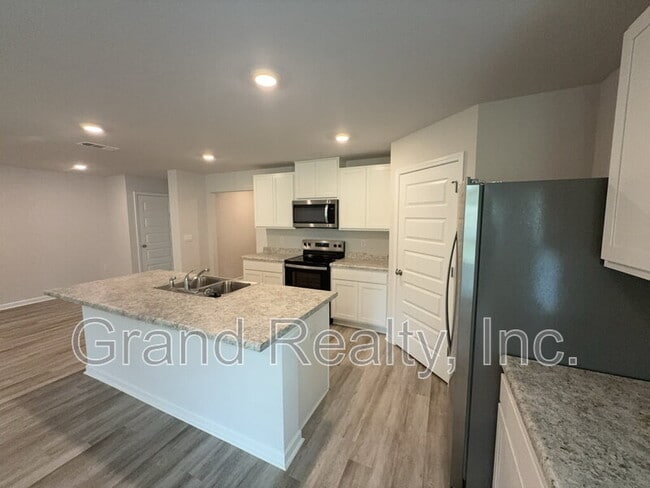 Building Photo - 4955 Red Cedar Rd