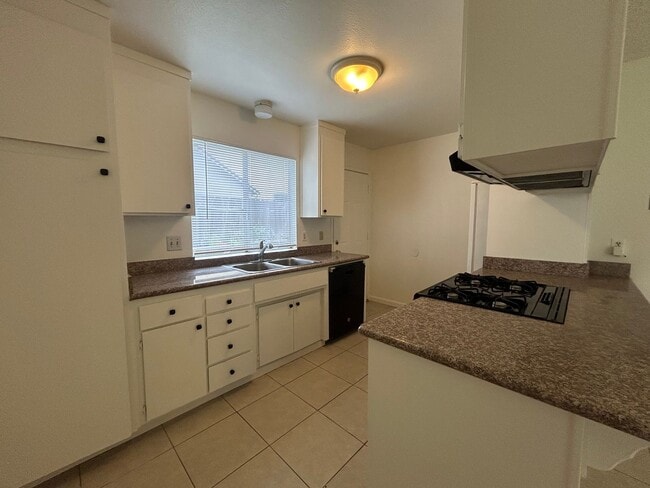 Building Photo - Lovely 3-Bedroom, 2-Bath Home with Spacious Backyard