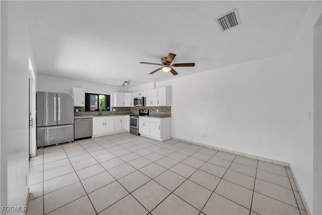 Building Photo - 1444 Park Shore Cir