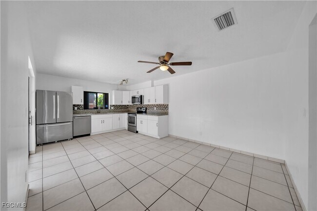 Foto del edificio - 1444 Park Shore Cir