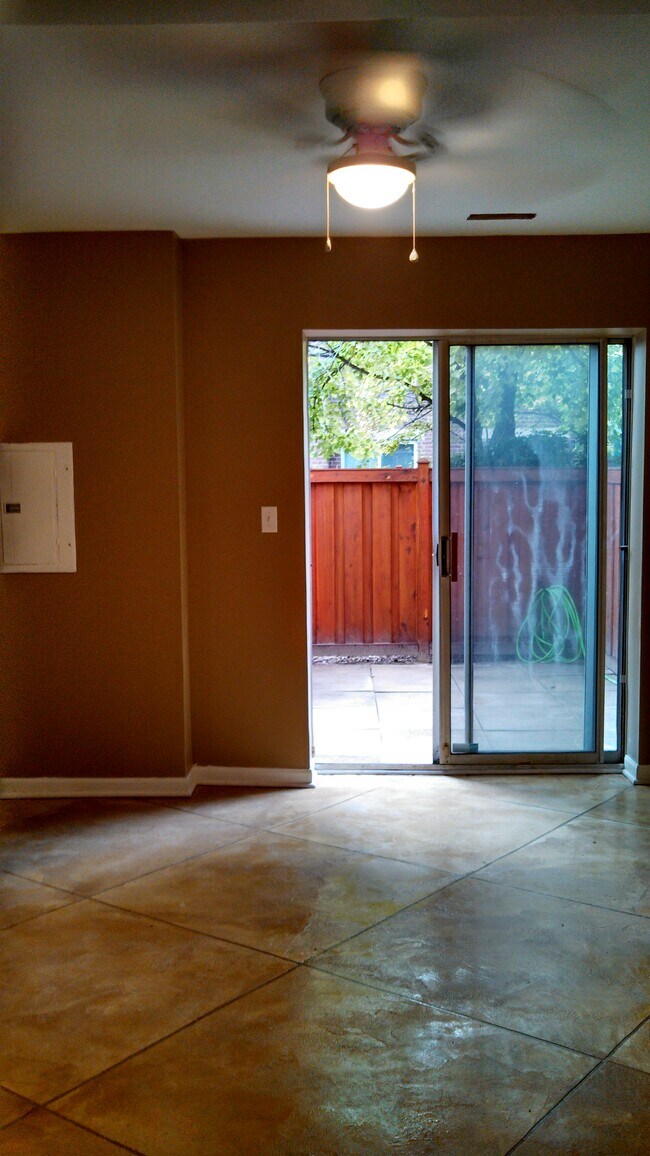 Level 1 - 7233 Franklin St