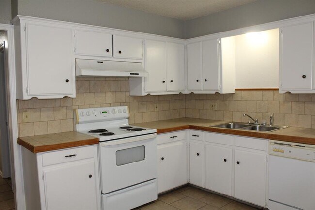 Building Photo - 4026 Parkwoods Ln