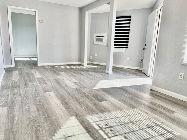 Building Photo - 4225 8th Ave