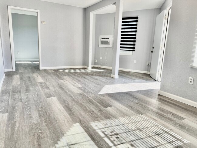 Foto del edificio - 4225 8th Ave