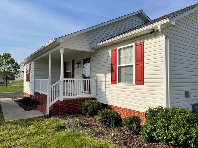 Building Photo - 1610 Robert Rd