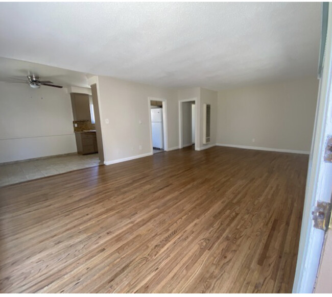 Living room - 25214 Loytan St