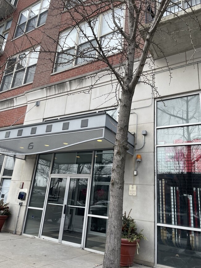 Building Photo - 6 S Laflin St