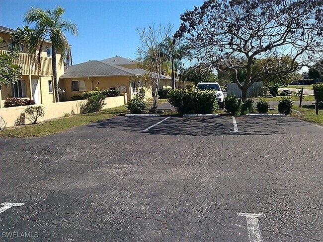 Building Photo - 4617 SW 8th Pl