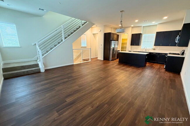 Building Photo - Spacious 2 Bedroom, 2.5 Bathroom Condo wit...