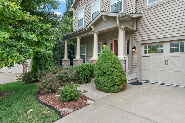 Building Photo - Stunning Former Display Home on a Quiet Cu...