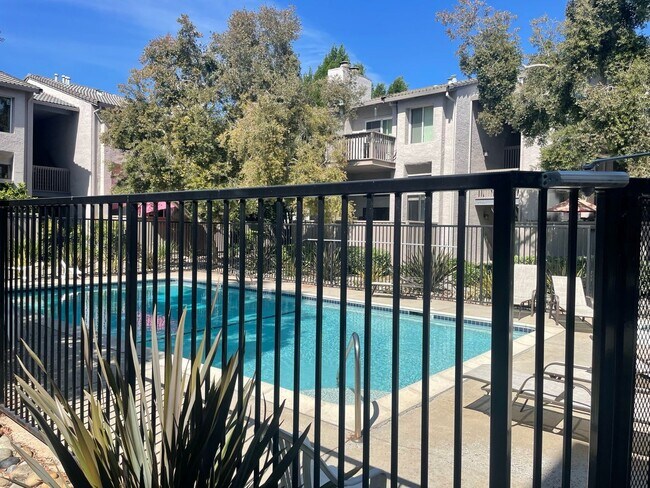Building Photo - SAN JOSE - Well Maintained 2/2 Condo in Ca...