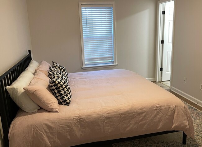 Photo - 106 Morgan Ln House