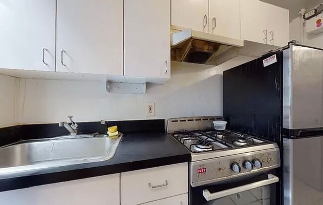 Building Photo - YORK AVENUE