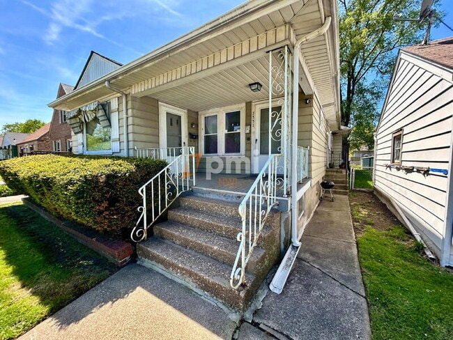 Building Photo - 7532 Monroe Ave