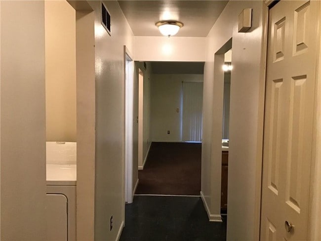 Building Photo - 4048 Heatherwood Ct